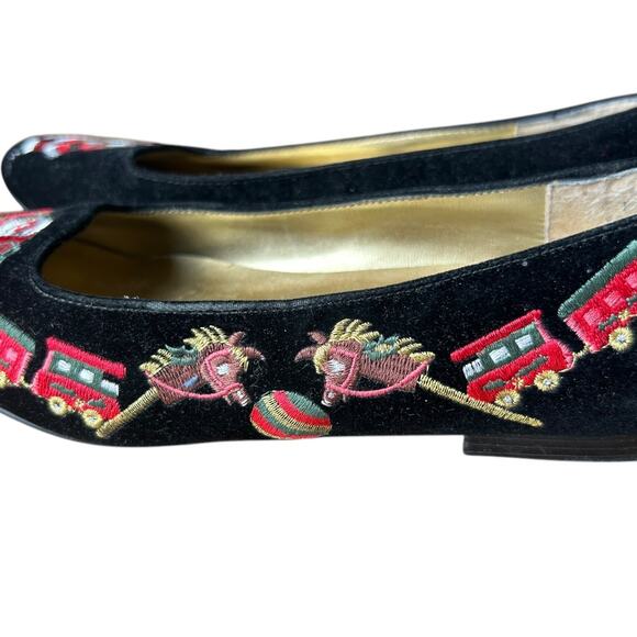 Vintage Pritzi Black Velvet Women's Embroidered Christmas Flats Santa Train sz 7 - Picture 8 of 11